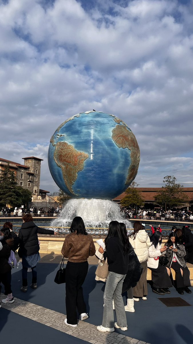 c_zfje's tweet photo. ディズニー来てみた https://t.co/fN6yhuqa2g