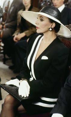 manumanito's tweet photo. El mood board de Melania be like: https://t.co/BHZ91rUE6k