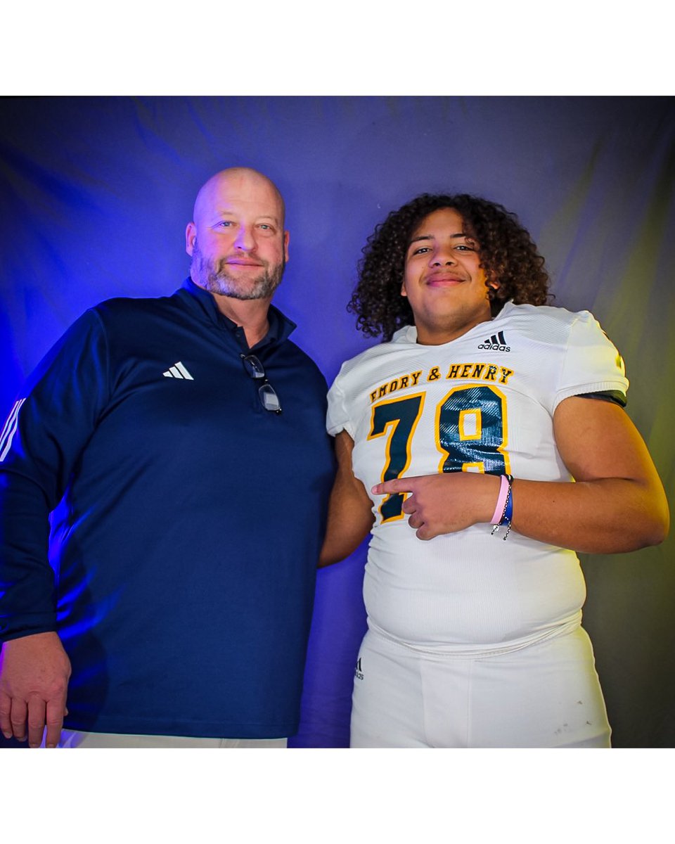 Had a great time this past weekend at <a href="/EmoryHenry_FB/">E&H Football</a>! Thanks <a href="/CoachDWoodson/">Coach Woodson</a> for the opportunity and the rest of the amazing staff and the rest of the players for the amazing weekend!