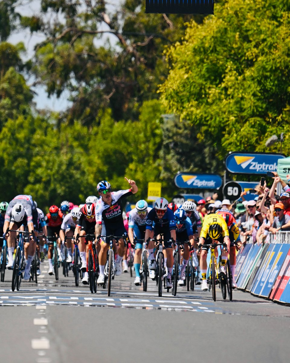 WELSFORD GETS THE JOB DONE 🙌🚀

First win in the books for <a href="/RBH_ProCycling/">Red Bull – BORA – hansgrohe</a>  ☑️

Ziptrak | <a href="/SantosLtd/">Santos</a> #TourDownUnder