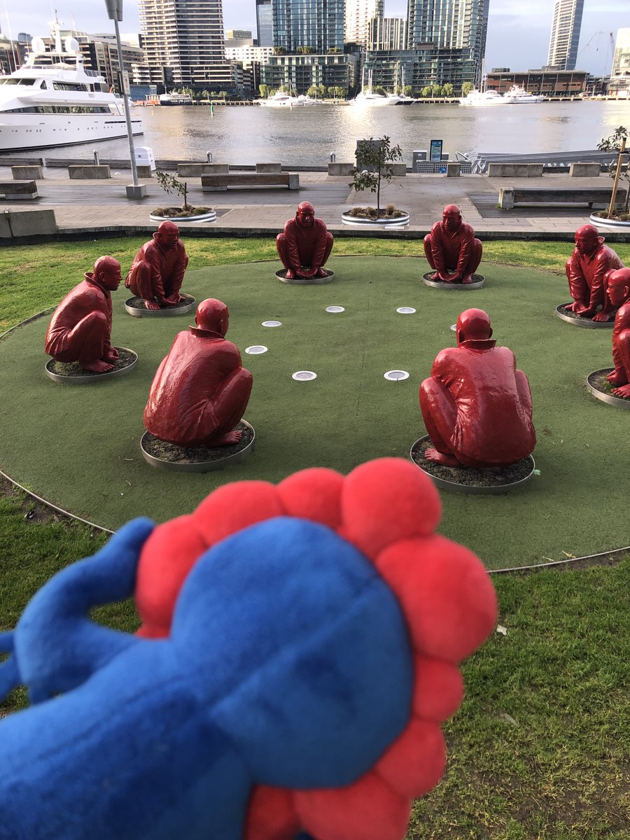 JPEmbassyAU's tweet photo. In 2025 #MyakuMyaku's visiting 🇦🇺's big cities starting with the home of @AusOpen #Melbourne! #EXPO is coming soon &amp; MyakuMyaku wants to tell🇦🇺about awesome innovations @expo2025japan! Spotted some of Melbourne's famous sites &amp; public #art too @australiaatexpo #82daystogo https://t.co/6SdZ8rivZJ