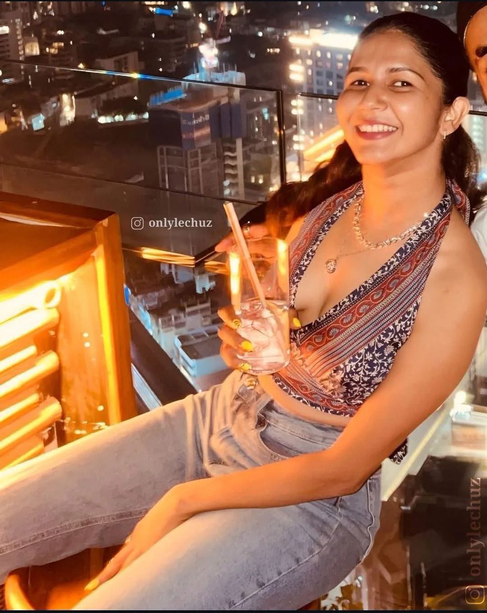 ameya_pillai's tweet photo. #Bangkok പൊളിക്കുവാ 🔥
#juhirustagi 🔥 https://t.co/yElJMgqCFh