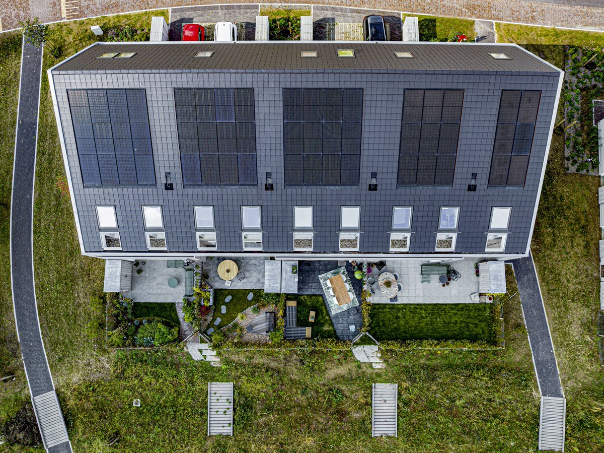 Allison_scollar's tweet photo. 🏘️ Sustainable communities start with mindful habits. From energy-efficient homes to urban greenery, every change contributes to a better planet. 🌱💡 #SustainableLiving #EcoCities https://t.co/904w2Jw1bZ