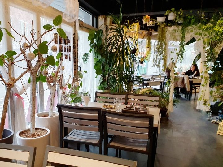 konest's tweet photo. 【注目のお店】タシッカルビパスタ 望遠

店名は「カルビ」なのにイタリアン？な不思議なお店。
ここでは熱々の鉄板の上でパスタ＆カルビが味わえます！
全体に濃いめの味付けで、パスタも食べたいけど、カルビも食べたい！時におすすめです。

🔽詳細を見る
https://t.co/iZNLyiAh1q https://t.co/U4o0fwyycO
