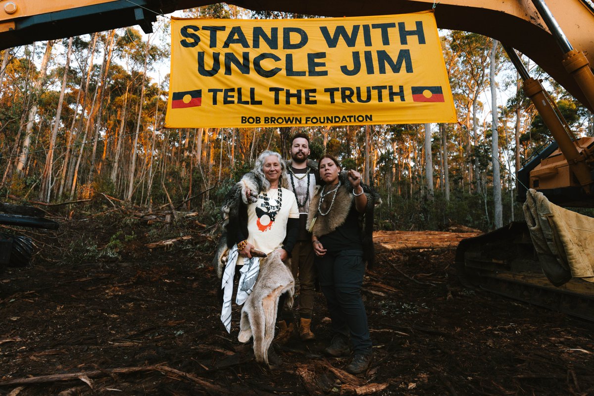BobBrownFndn's tweet image. Update: Aboriginal community leader Ruth Langford Tipruthanna was arrested today for defending the habitat of critically endangered #SwiftParrots from logging in Lutruwita / Tasmania’s Eastern Tiers.
bobbrown.org.au/ruth-langford-…