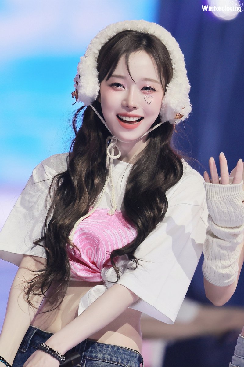 kwtclosing0101's tweet image. 250111 SMTOWN
Why she’s so cute🥺🥺🥺
#aespa #æspa #에스파
#WINTER #윈터