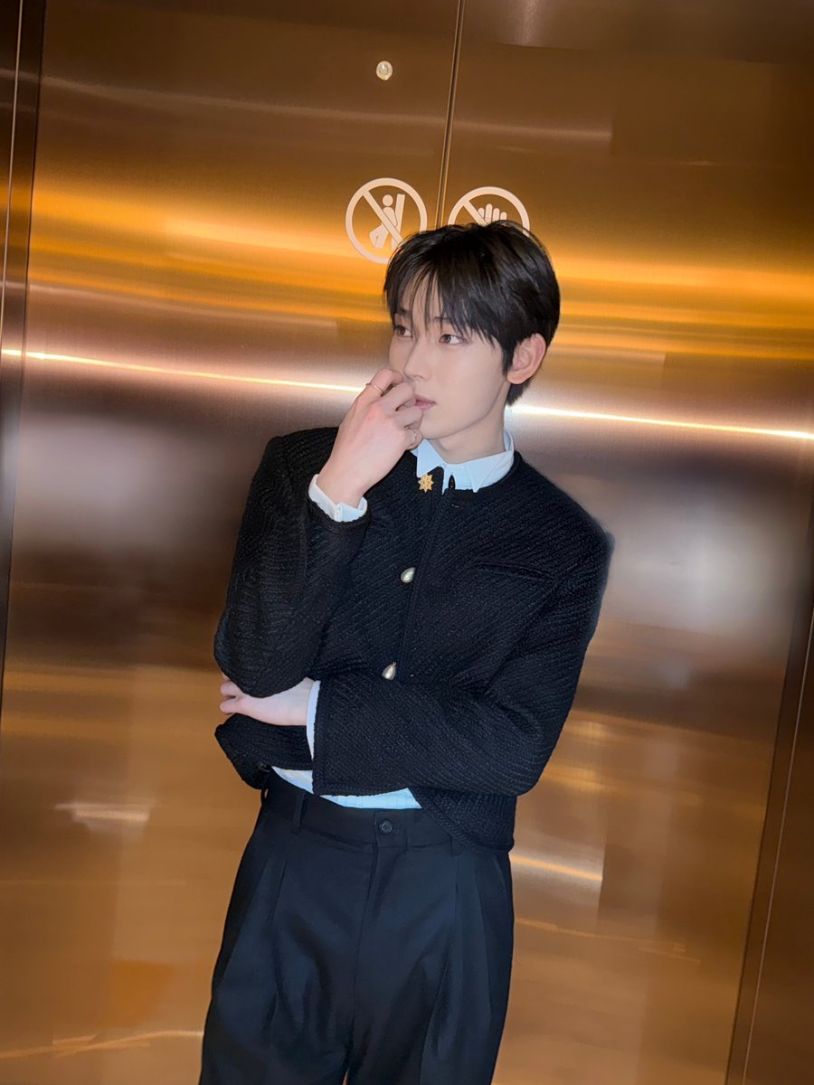 [250121 #SUNOO 🦊 WEVERSE POST]

{2/3}

#ENHYPEN #ROMANCE_UNTOLD