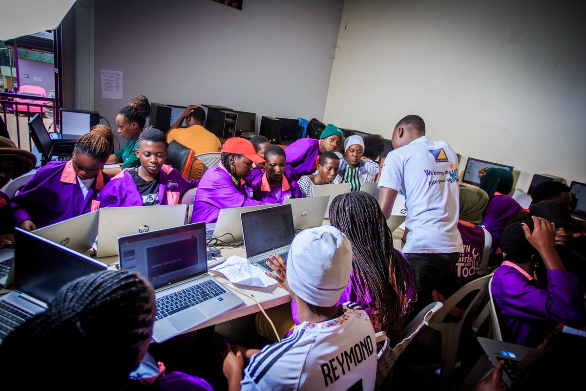 smartgirlsug's tweet image. Digital Skills, Brighter Futures!
With support from MTN Foundation, our #GirlsInTech program empowers young women with basic computer and internet skills, opening new doors to opportunities in the digital age. Together, we thrive—because together, we are unstoppable!…