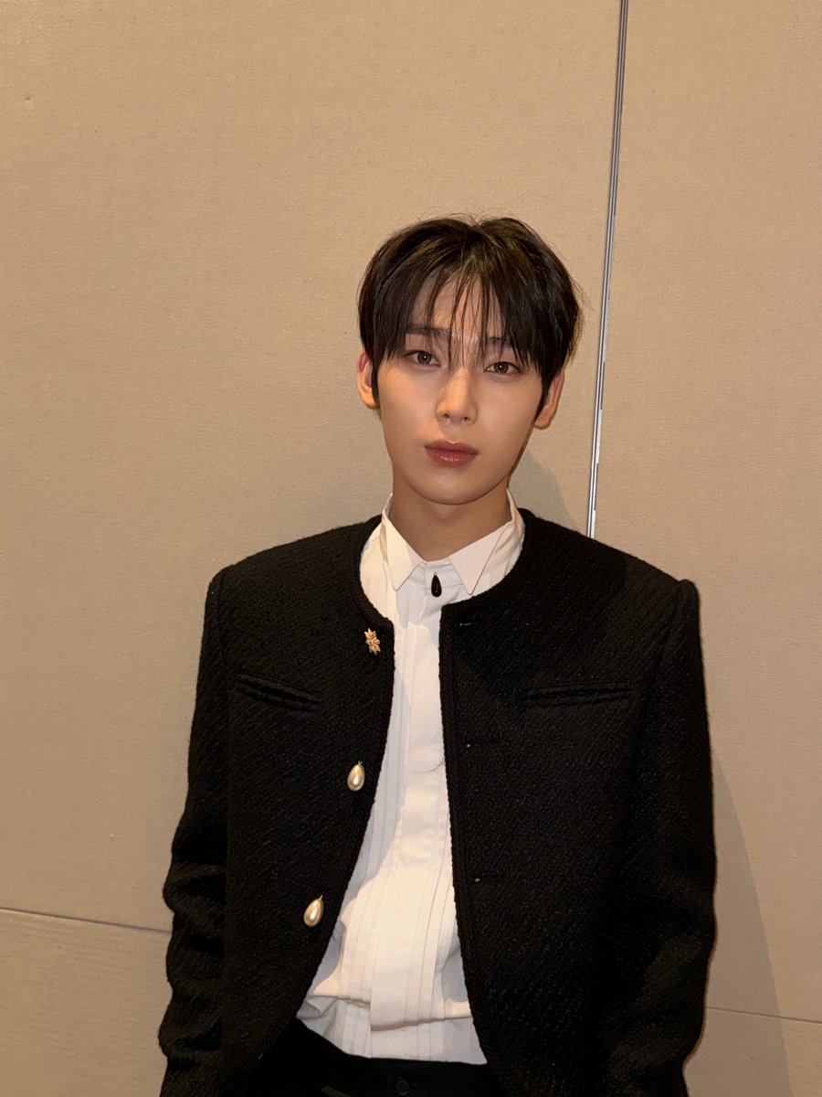[250121 #SUNOO 🦊 WEVERSE POST]

{3/3}

#ENHYPEN #ROMANCE_UNTOLD