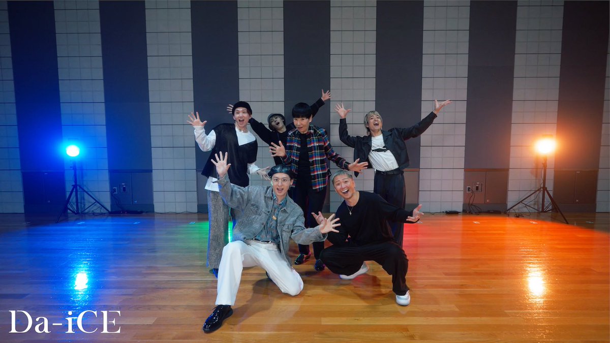 Da_iCE_STAFF's tweet image. 【お知らせ】
「#FUNKEYS」
Official Dance Practice

1/22(水)20:00〜
YouTubeプレミア公開決定！
youtu.be/PsI9BIBIb08

作詞：工藤大輝 
作曲：工藤大輝 | 佐伯 youthK
編曲：佐伯 youthK

Choreographer : Oguri (s**t kingz)
@motostkgz @stkgz_official 

▼Stream&amp;amp;DL…