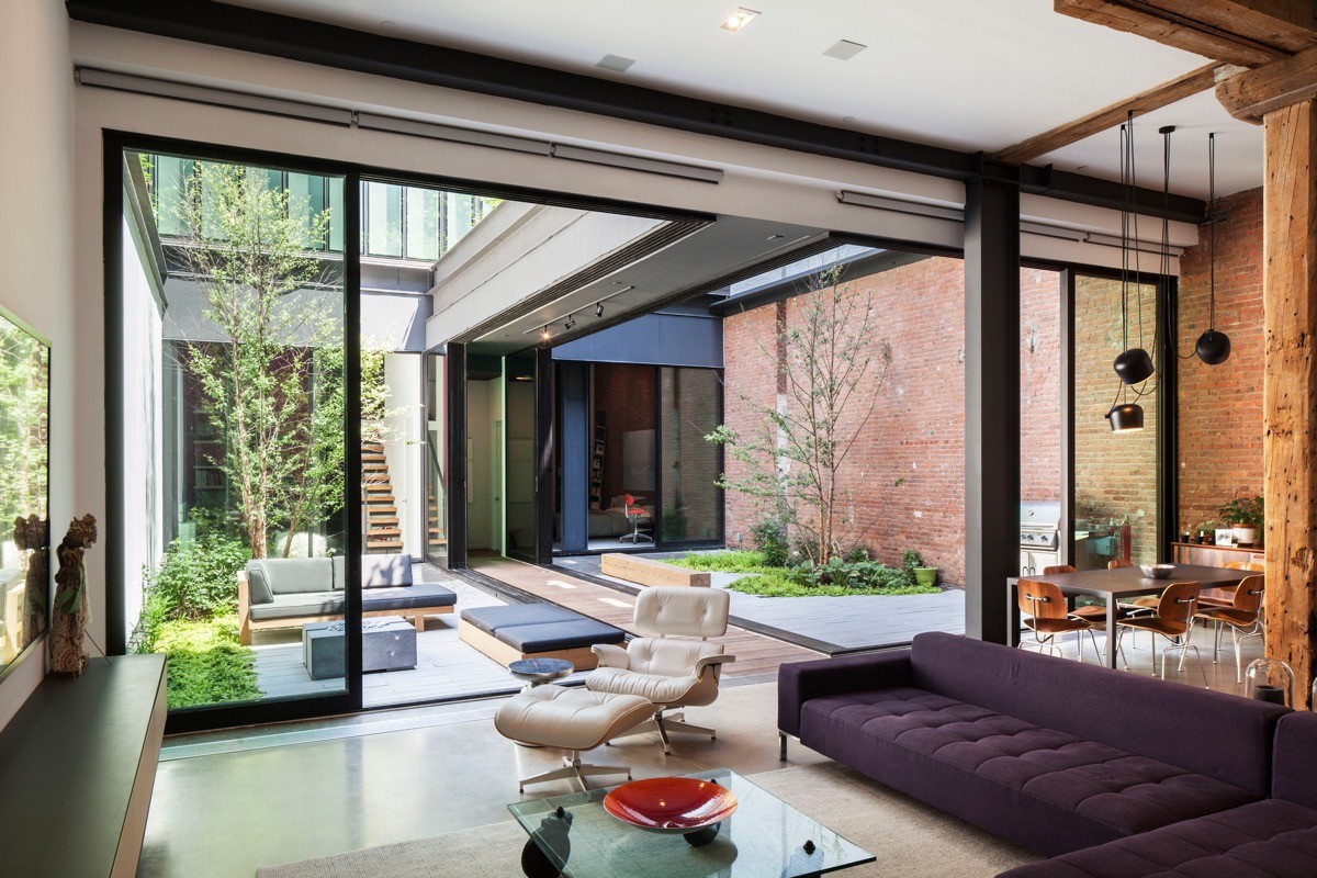 simplehomeart's tweet photo. Courtyard dreams 🌿✨ Create your perfect outdoor oasis with lush greenery, cozy seating, and serene vibes. #OutdoorLiving #CourtyardDesign https://t.co/vjyJy6Lstb