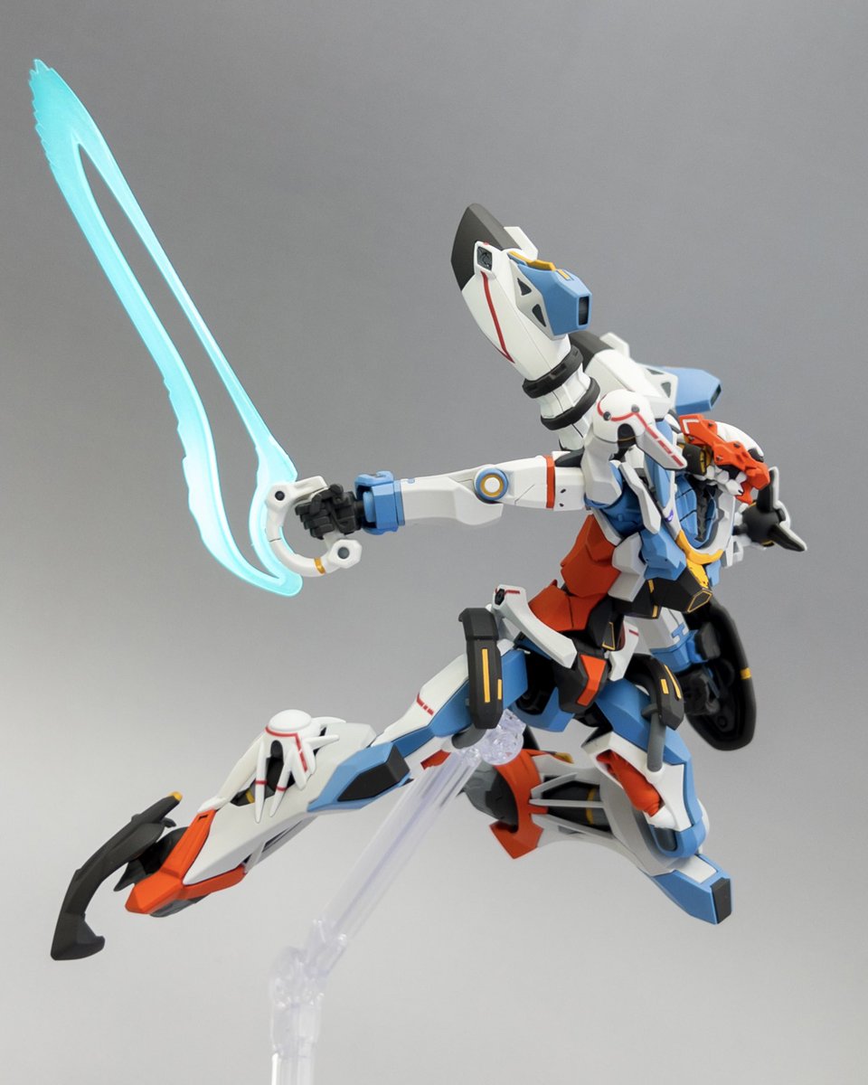 96ganeya's tweet photo. HG 1/144 GQuuuuuuX（ジークアクス）
完成しました！

本編を観て受けたマチュのキラキラしたイメージに合わせて明るめのカラーで塗装しました✨✨
頭部カメラや武装は蛍光塗料で塗ってUVライト��発光させています。

#GQuuuuuuX
#ガンプラ https://t.co/rOWFkTk3TQ