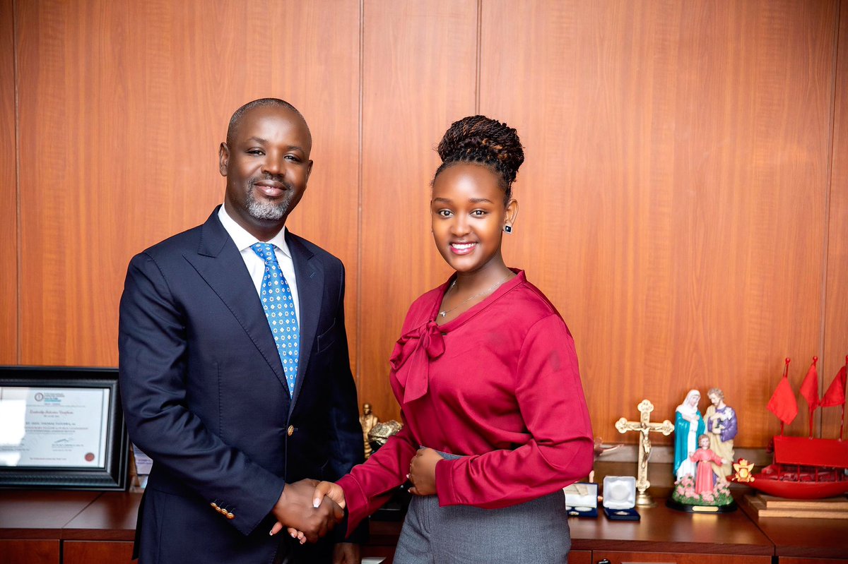RhitaKarlz's tweet image. It was such a pleasure meeting the Deputy Speaker of Parliament @Thomas_Tayebwa about the @ExpoKlaKgl.
Many thanks Hon🤝