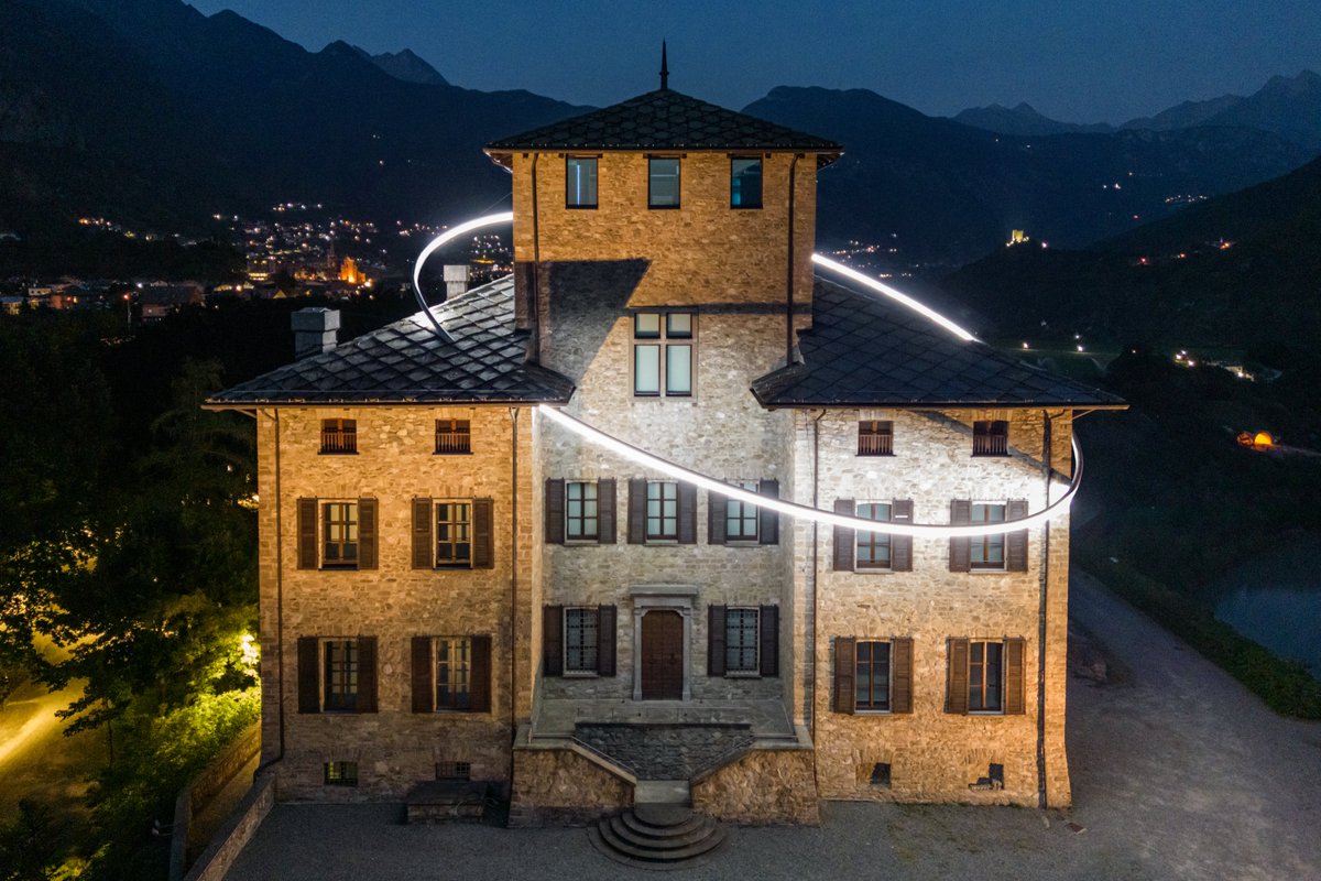 #21gennaio Stasera assisteremo a una straordinaria parata di #pianeti! Tutti diversi ma appartenenti al medesimo sistema solare. Come i tesori di #ValledAostaHeritage: 9 castelli, 7 siti archeologici, 3 musei!
Vola nell'#orbita di valledaostaheritage.com