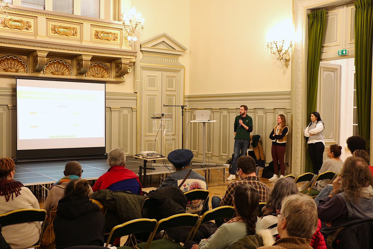 Parce qu'une alimentation locale, saine et durable doit être accessible à tous, nous sommes heureux de lancer la démarche DFAAP avec <a href="/audreypulvar/">Audrey PULVAR</a>. En partenariat avec <a href="/Bioiledefrance/">GAB IdF</a>, ce dispositif accompagne les familles des centres sociaux du 19e.