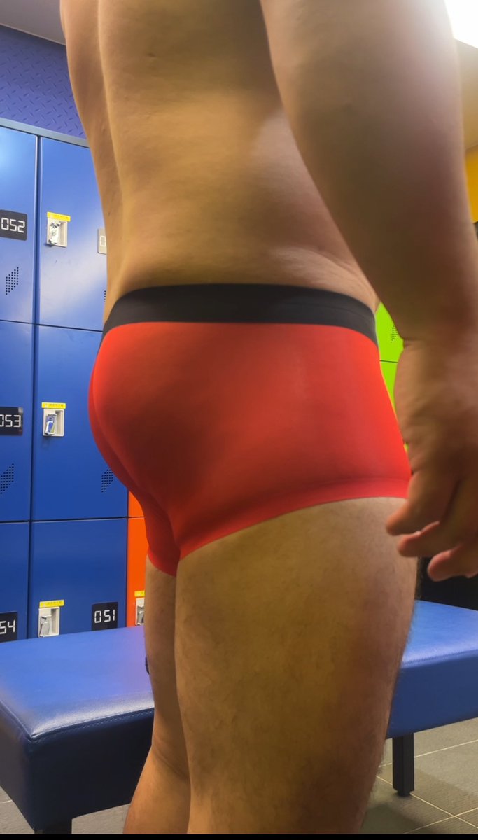 腿推240KG不是開玩笑...

感覺屁股都翹了（？