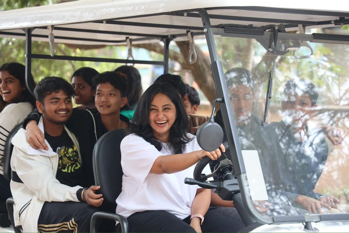 Class of 2025 - no books, no bag day!