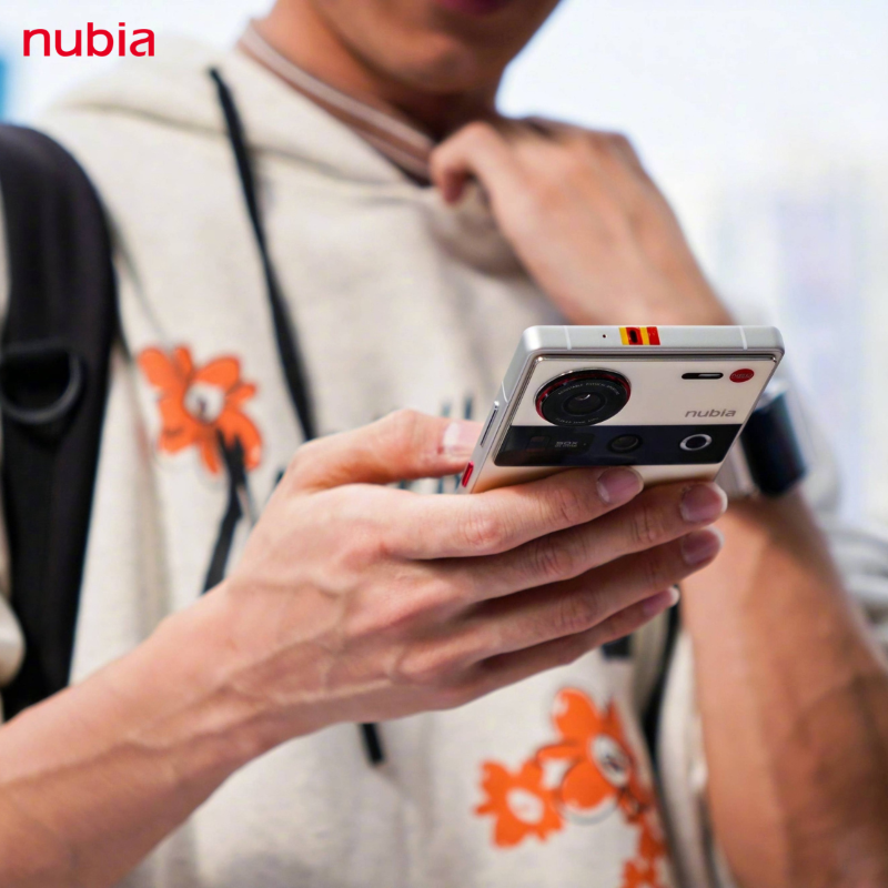 nubiasmartphone's tweet image. What’s your favorite feature so far of the #nubiaZ70Ultra? 
Let us know in the comments!👇

#nubia #triplecamera #mobilephotography