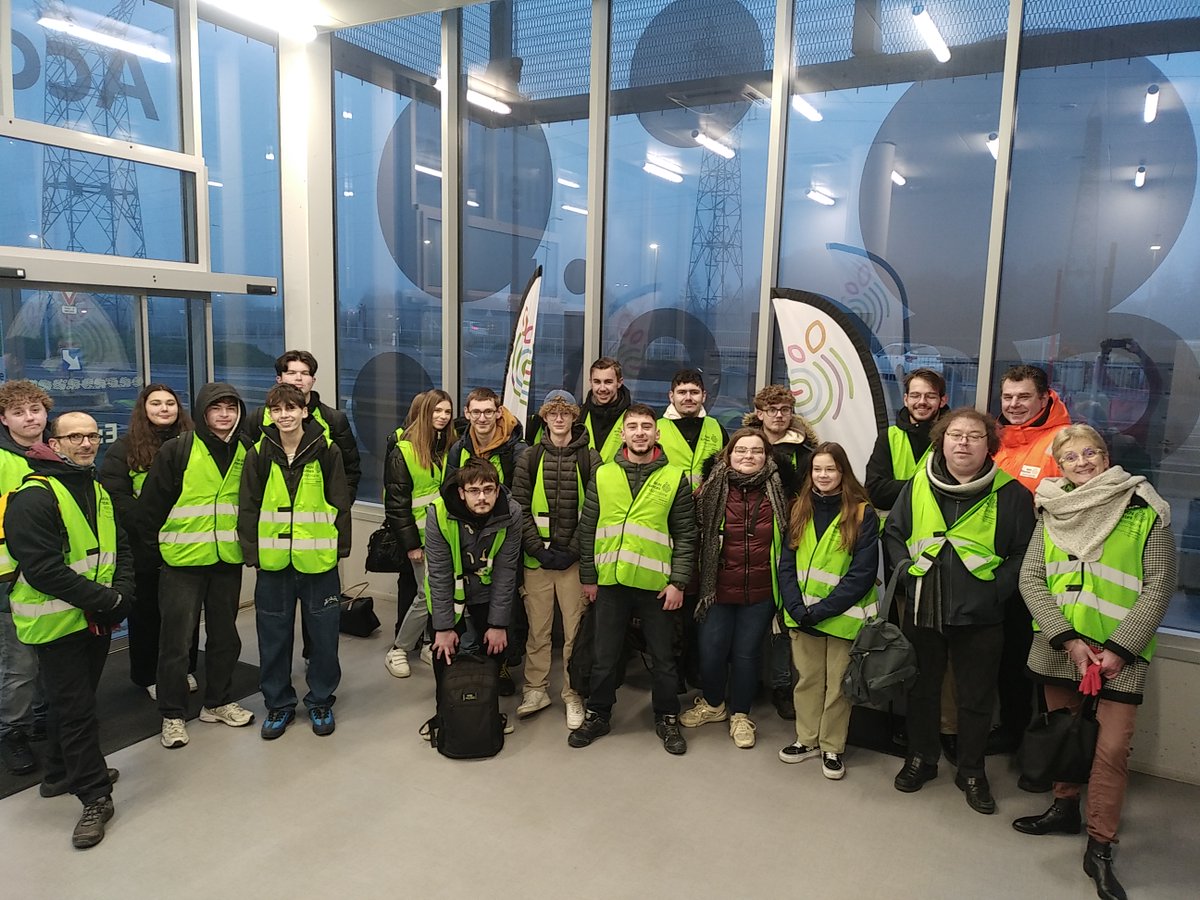 MIN Nantes Métropole (@minnantes) on Twitter photo Ce matin, nous avons eu le plaisir d'accueillir une classe de CAP et Bac Pro Logistique du Lycée Sainte-Thérèse de Saint-Nazaire pour une matinée riche en curiosité et apprentissage.
Les élèves ont pu échanger avec <a href="/MpMariot/">MARIOT PATRICE</a> , notre chef de marché, sur leurs parcours et Ce matin, nous avons eu le plaisir d'accueillir une classe de CAP et Bac Pro Logistique du Lycée Sainte-Thérèse de Saint-Nazaire pour une matinée riche en curiosité et apprentissage.
Les élèves ont pu échanger avec <a href="/MpMariot/">MARIOT PATRICE</a> , notre chef de marché, sur leurs parcours et