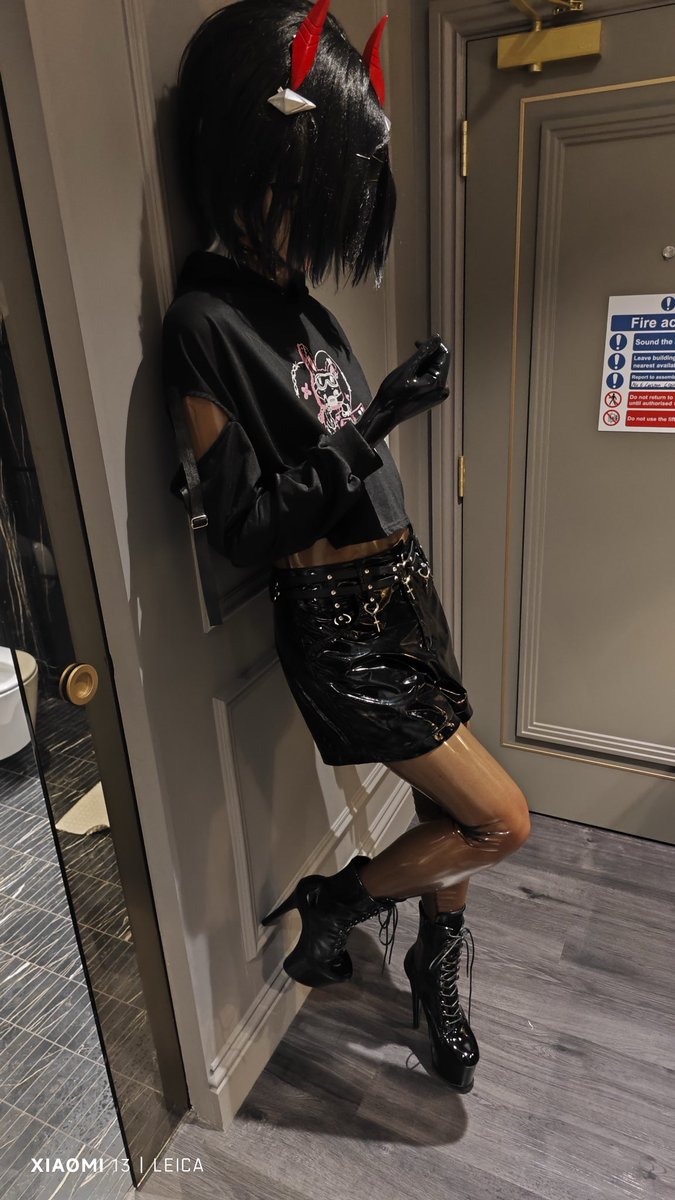 透明黑真好看吧.
我要穿一辈子胶！
#latex #ラバー