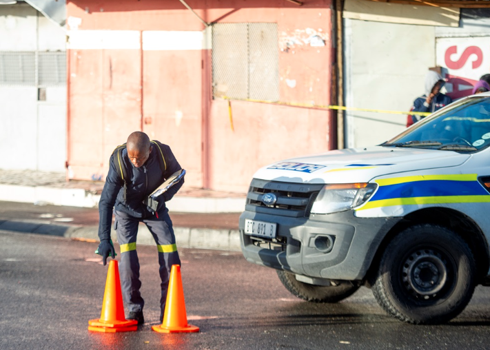 _ArriveAlive's tweet image. Three arrested after alleged business robbery at gunpoint in Nyakallong  buff.ly/40GKajq

#ArriveAlive #BusinessRobbery #Gunpoint @SAPoliceService