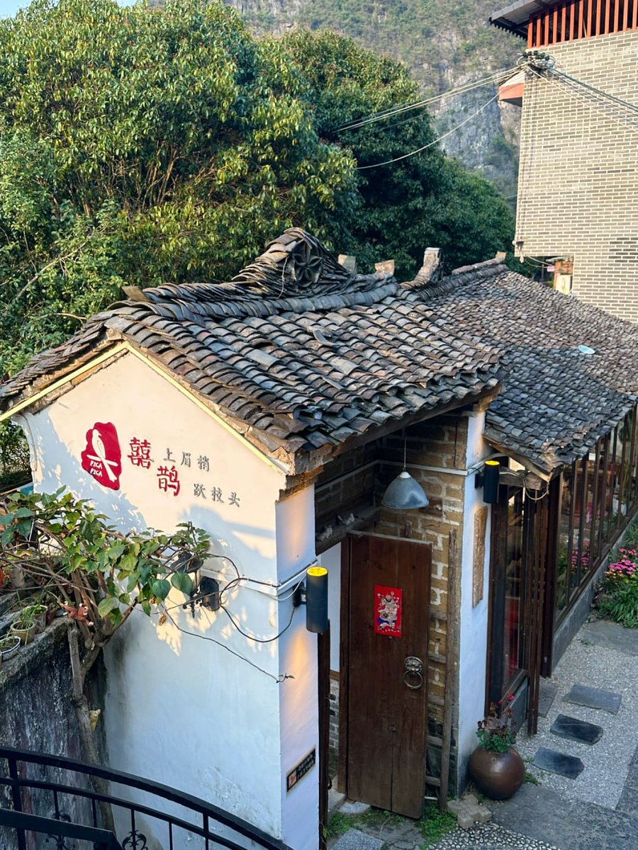 “明明是个感性之人 为何要强迫自己理性看待所有事”