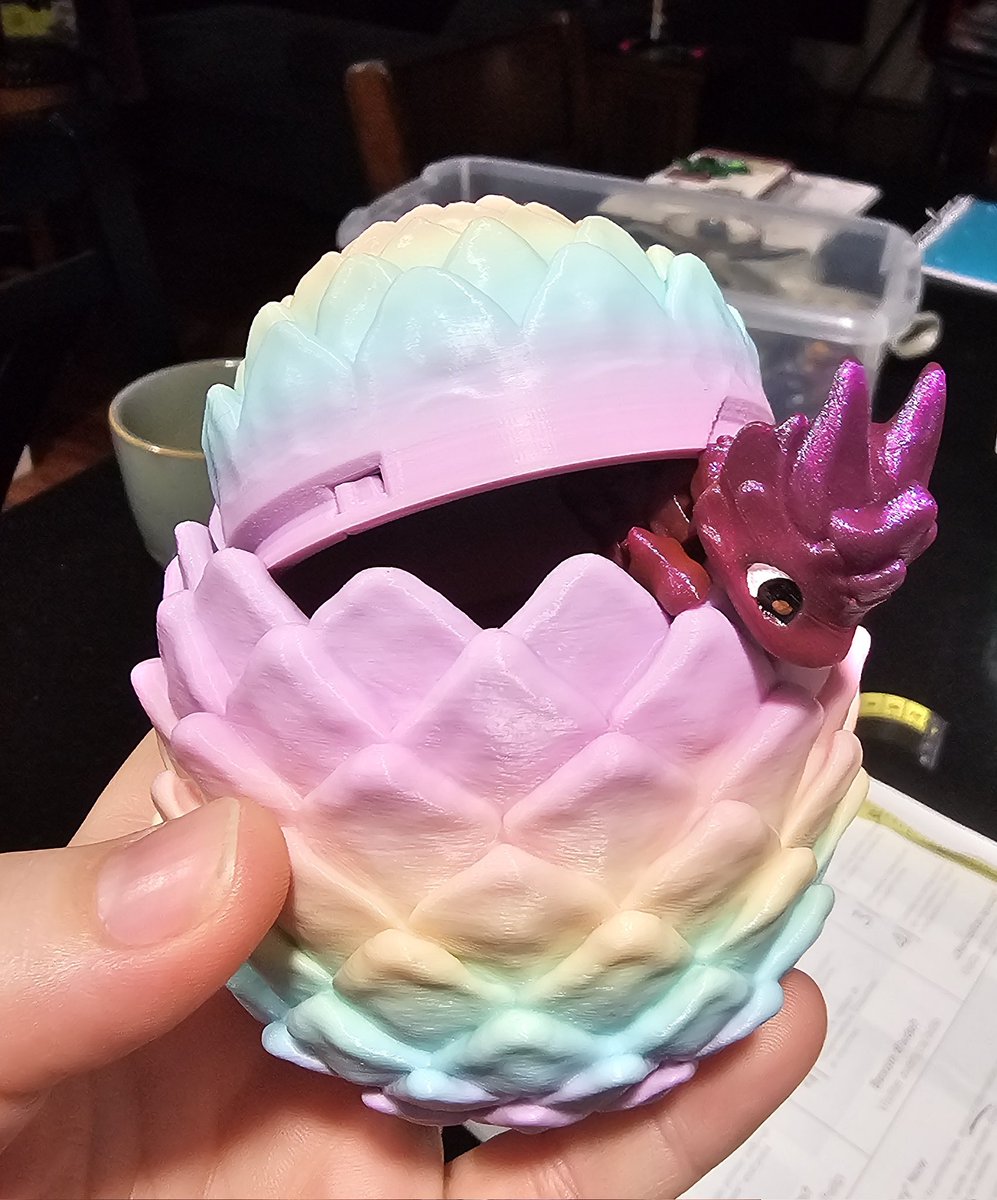 makeitmodit3d's tweet image. Hatched our first ever egg! McGybeer dragon egg.  It will fit a McGybeer Junior (still printing/coming soon), an 11" or smaller Atria, or an of the smaller 6-ish inch Cinderwings (gemstone, fae wolf, etc)