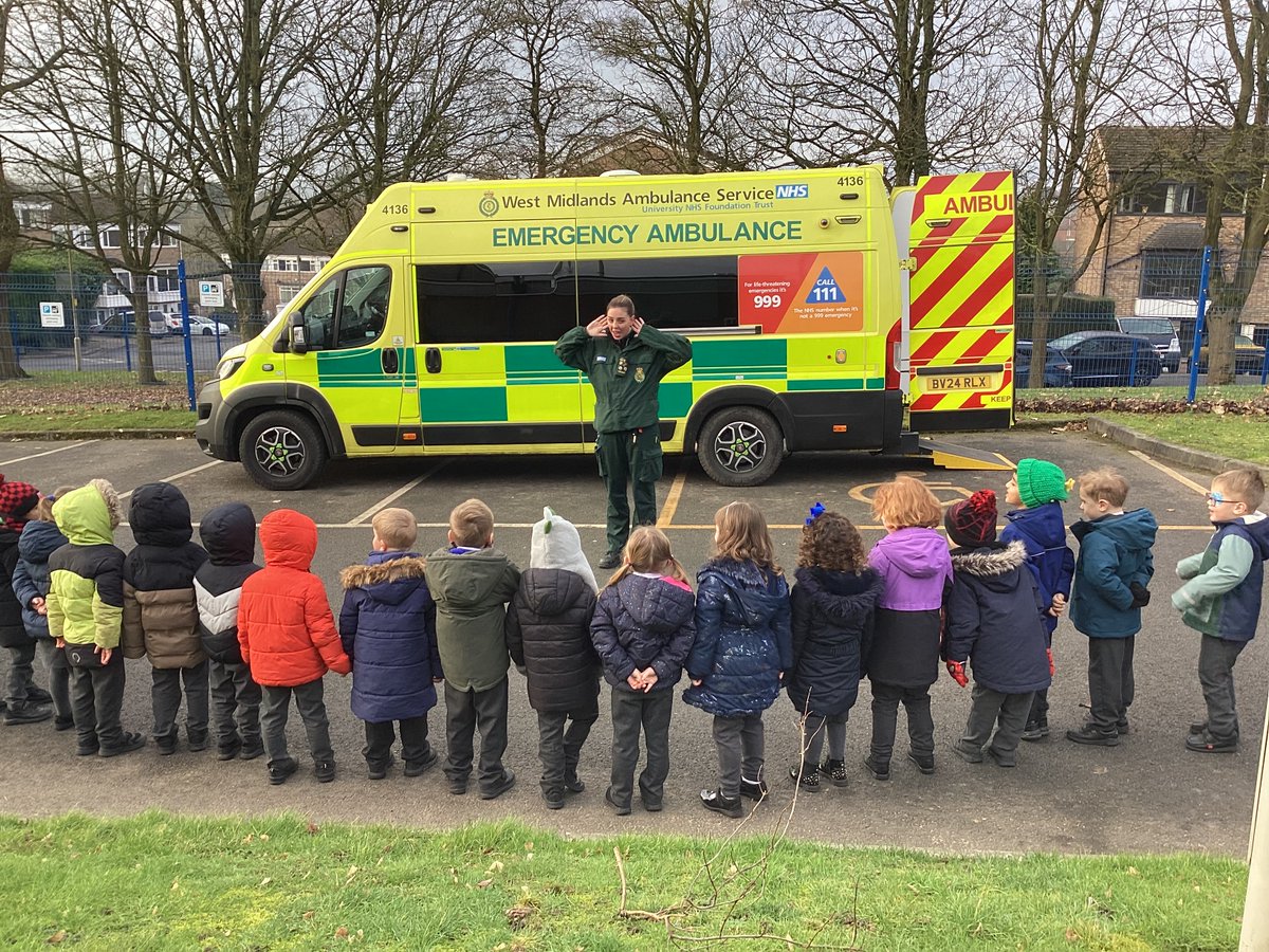 ManorWayPrimary's tweet photo. Reception had a brilliant morning with Kate Robinson, a paramedic, as part of their topic ‘People Who Help Us’. They learnt all about a day in the life of a paramedic and the important role that they play. @WinAcadTrust #WATEYFS https://t.co/x8hVDqA0Wt
