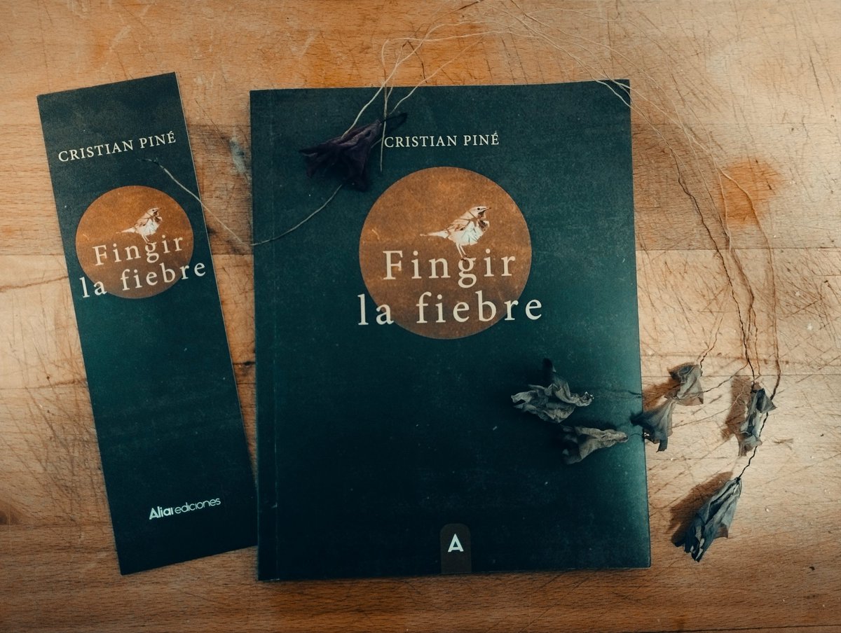 Tenía esto escrito desde noviembre, pero el tiempo a veces tiene su propia velocidad. Una lectura del poemario de Cristian Piné, Fingir la fiebre.  lecturasylecturas.blogspot.com/2025/01/fingir…