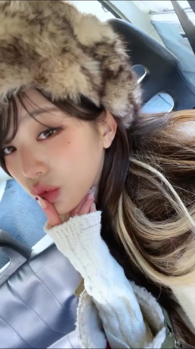 얼굴 진짜 반포자이 포카인데 무료제공임…