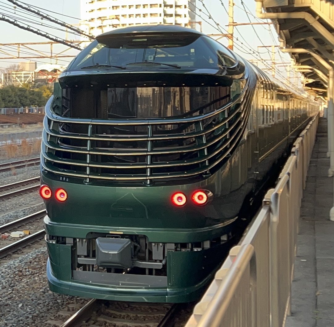 minniemousebot's tweet photo. 何か凄い豪華な列車🚃が通過してった
25.1.21(火)吹田駅🚉16:27
TWILIGHT EXPRESS 瑞風
#TWILIGHTEXPRESS 瑞風
#トワイライトエクスプレス瑞風
#キイテ87系
#クルーズトレイン https://t.co/smkPkIK1xb