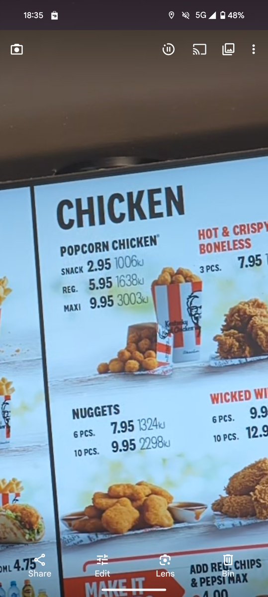 Bidders_D's tweet photo. @KFCAustralia can you explain this?.. pay more, get less?? https://t.co/0zF95R5cZ5
