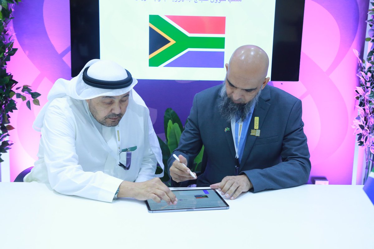 شركة الوكلاء توقع اتفاقية مستوى الخدمات لموسم حج هذا العام 1446 خلال مؤتمر  ومعرض الحج لعام 2025 مع مكتب شؤون حجاج جمهورية جنوب افريقيا
#مؤتمر_ومعرض_الحج_2025 
#شركة_الوكلاء
#شركة_يسر_المشاعر 
<a href="/YosrAlmashaer/">Yosr Almashaer | يسر المشاعر</a>