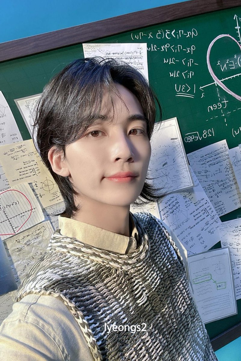 flamehanie's tweet photo. JEONGHAN MOMENTICA SELCA 😍 https://t.co/myJHh84waw
