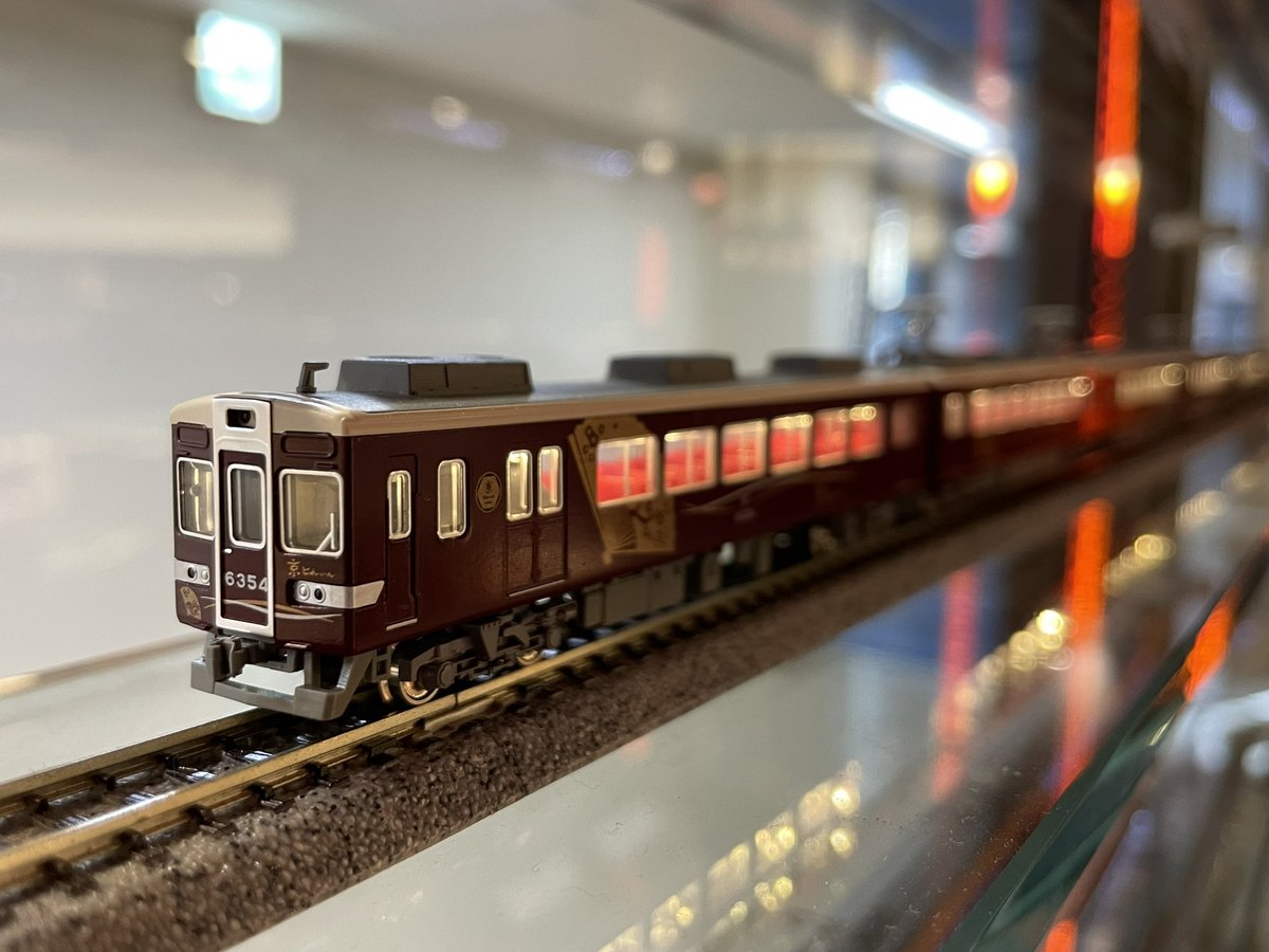 阪急6300系】 実車は1975年にデビューし、車内はクロスシートで統一