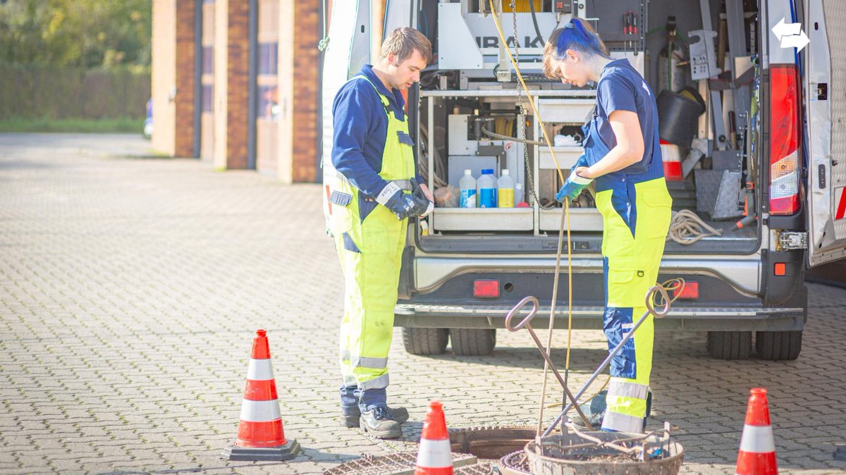 🏆 Gratulation an die Kolleg:innen der @bsr_de, die erneut Berlins beliebtestes Unternehmen sind. Wir freuen uns über Platz 2 in der forsa-Umfrage des Tagesspiegels. 🥳🎉  Und wir arbeiten jeden Tag daran, Berlin ein bisschen lebenswerter zu machen. #TeamDaseinsvorsorge