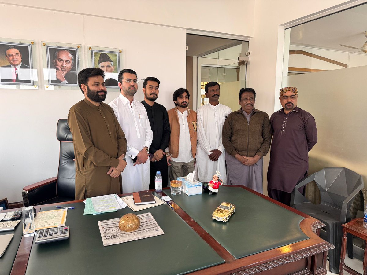 JamootIrfan's tweet photo. سردار حسین اسلم بھٹی صاحب سے بھٹ حویلی بھٹ آئی لینڈ پر دوستوں کے ساتھ ملاقات کی اور ان کو معاون خصوصی وزیراعلی سندھ مقرر ہونے پر مبارک باد پیش کی اس موقع پر سابق ایڈمنسٹریٹر فشری زاہد ابراہیم بھٹی بی موجود تھے https://t.co/9gHwCp2Cbd