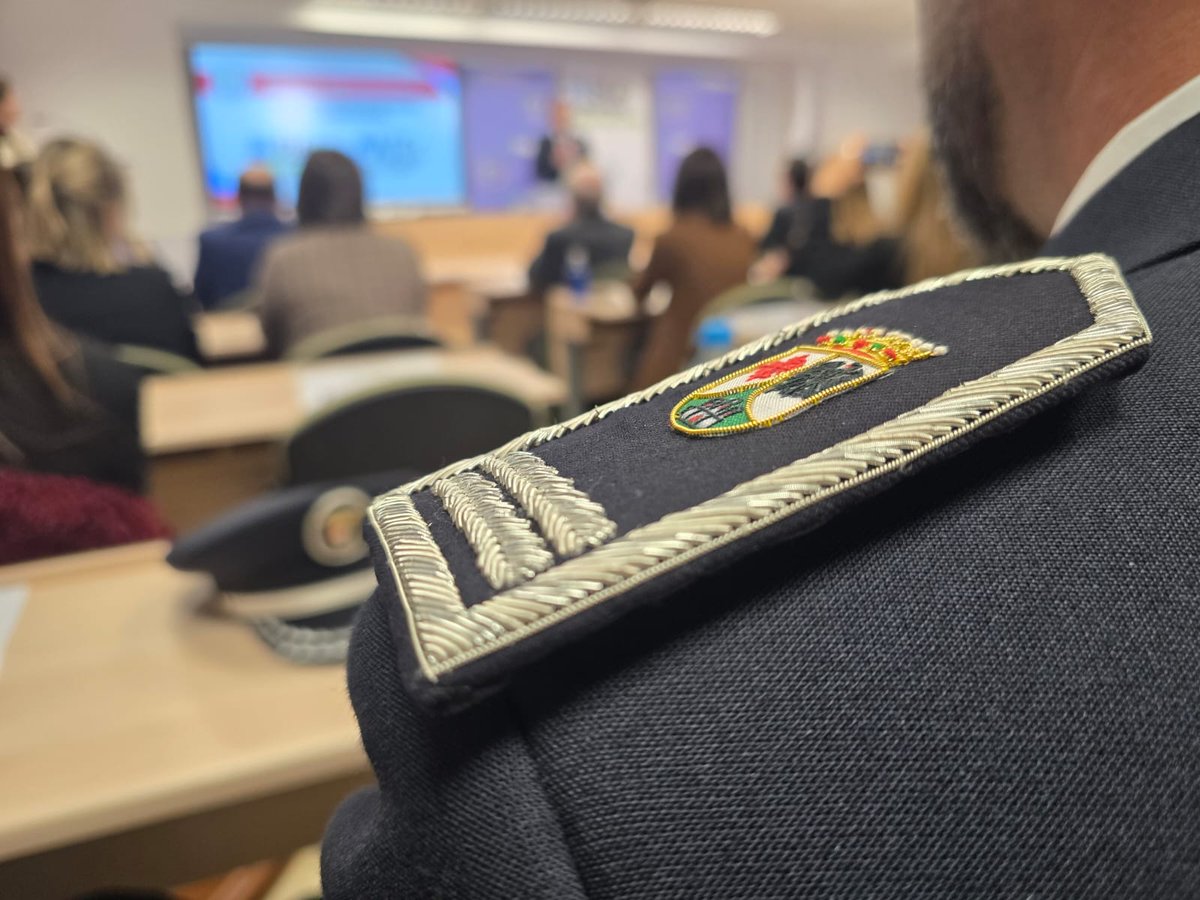 👮‍♂️Hoy celebramos el Día Europeo de la Mediación felicitando a nuestro equipo de mediación #SEMAC, que ha sido reconocido por la Escuela Española de Mediación y Resolución de conflictos con la medalla al Mérito Profesional 🏅 por su gran labor.
Gracias❤️#SomosParteDeTi #Mediación