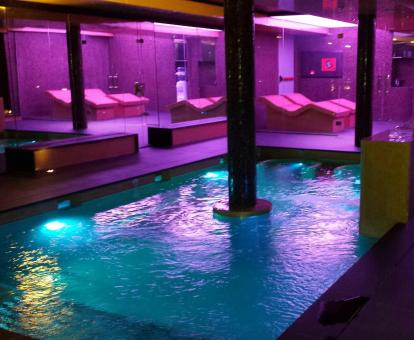 parhoteladultos's tweet image. ¡El secreto mejor guardado de Girona está en nuestros hoteles! 🌿✨ Sumérgete en una experiencia donde el relax y el romance se entrelazan. ¿Te atreves a descubrirlo? Reserva tu escapada perfecta con spa aquí 👉 hotelesparaadultos.com/hoteles-con-sp… #RomanceEnGirona #SpaLovers