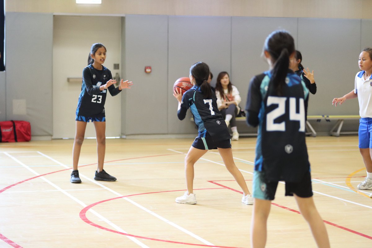 NAISHongKong's tweet image. Our Primary boys and girls teams from NAIS Hong Kong showcased incredible teamwork and determination in a friendly match against Shrewsbury International School! 🙌📷 With impressive skill and coordination displays, our players demonstrated their hard work and dedication. 📷