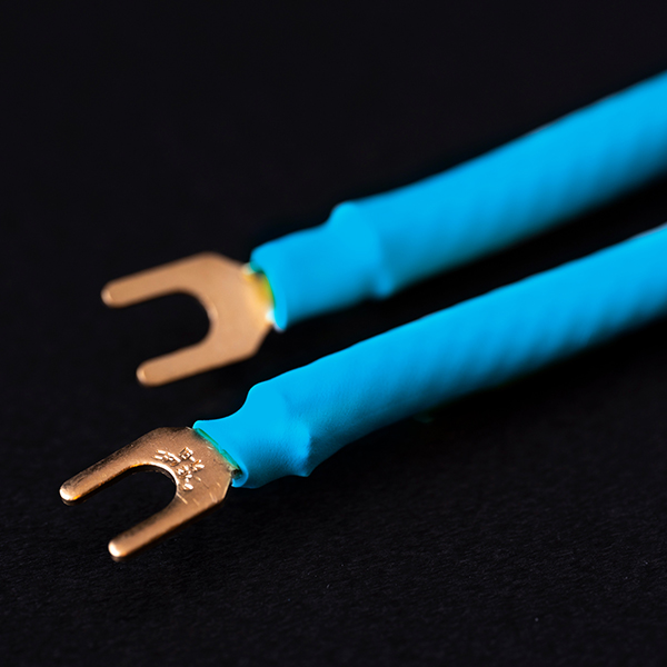 kojo0527's tweet image. 光城精工豆知識コーナー！♪(^O^)／🍎

昨日「Clone1」の種類について紹介しましたが、
「Clone2」にも同様に1.2mのベーシックモデル、Crystal Eの増設用の0.2mモデル、片側Y端子M6サイズモデルの三種類あります(*&apos;▽&apos;)

#KOJO #光城精工 #アースケーブル #Clone2