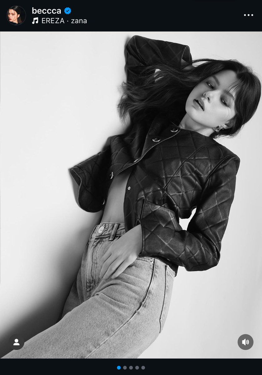 becky_pilot's tweet photo. Becky via IG ✨

🔹 Like the post
🔹 Share the post 
🔹 Bookmark the post 
🔹 Comment on what inspires you

#beckysangels
#BeckyArmstrong 
#BeckysPilot
#CHANEL 
#ChanelxBecky https://t.co/jzRUwbSgiw