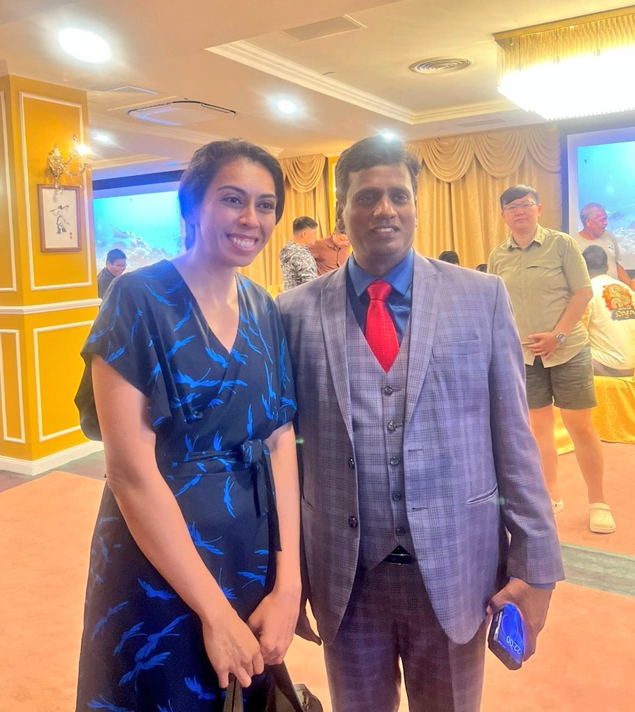 AnandanTNBSP's tweet photo. பலாவ் குடியரசில் ஜனாதிபதி தேர்தல் நடைபெற்று மீண்டும்  இரண்டாவது முறையாக சுராங்கல் விப்ஸ் ஜூனியர் வெற்றி பெற்றார்.

அவருடைய பதவியேற்பு விழா  கடந்த ஜனவரி 16 ஆம் தேதி அன்று பலாவ் குடியரசில் நடைபெற்றது. 

பலாவ்  அரசாங்கத்தின் அழைப்பின் பேரில், பகுஜன் சமாஜ் கட்சியின் மாநில தலைவர் P. ஆனந்தன் சென்றார். அங்கு எற்பாடு செய்யப்பட்டிருந்த உணவு உபசரிப்பு நிகழ்ச்சி மற்றும் பதிவியேற்பு விழாவில்,கலந்து கொண்டேன்.

அவருக்கு என்னுடைய வாழ்த்துக்களை தெரிவித்து,சுராங்கல் விப்ஸ் ஜூனியர் அவர்களிடம் பாபாசாகேப் அம்பேத்கர்,  பெகன்ஜி மாயாவதி, தென்னாட்டு அம்பேத்கர் சமத்துவ தலைவர் அண்ணன் ஆம்ஸ்ட்ராங் ஆகியோரது  புகைப்படத்தை வழங்கினேன்.

பின்னர் இந்தியாவில் பகுஜன் சமாஜ் கட்சி உத்திரபிரதேச மாநிலத்தில் 4 முறை  மாநில முதலமைச்சராக அக்கட்சியின் தலைவர் பெகன்ஜீ மாயாவதி தேர்வு செய்யப்பட்டு ஆட்சி அமைத்தது பற்றிய விபரங்களை பகிர்ந்து கொண்டேன். 

அதே போல், தமிழ் நாட்டில் தென் நாட்டு அம்பேத்கர், சமத்துவ தலைவர் ஆம்ஸ்ட்ராங் அவர்களின் மாநில தலைமையில் பகுஜன் சமாஜ் கட்சி சார்பில் முன்னெடுக்கப்பட்ட அரசியல் செயற்பாடுகளும், சமூக பணிகள் குறித்தும் விரிவாக பேசினோம். சமூக மாற்றத்திற்காக தொடர்ந்து களமாடியதன் காரணமான அண்ணன் ஆம்ஸ்ட்ராங் அவர்கள் அரசியல் படுகொலை செய்யப்பட்டது குறித்தும் பேசினார். 

இதை கேட்டு வருத்தம் தெரிவித்த சுராங்கல் விப்ஸ் ஜூனியர், ஆம்ஸ்ட்ராங் விட்டுச் சென்ற பணிகளை எனக்கு எடுத்துச் செல்வதை அறிந்து வாழ்த்து தெரிவித்தார்.

மேலும் ஐக்கிய நாடுகளுக்கான தூதர் எலனா சீக் அவர்களையும் சந்தித்து மிக முக்கியமான நிகழ்வு குறித்தும் ஆக்கப்பூர்வமான கருத்துக்களை பரிமாறி கொண்டோம்.