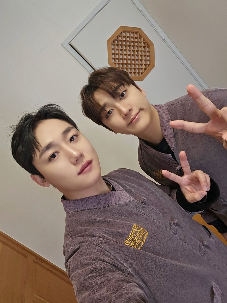 [📷] 깨장찬 템플스테이 🐶🦊

명상과 습, 호흡을 통한 힐링 . . .
 ㄴ 아니. 나는 깨장찬이면 돼 ദ്ദി '֊' )

#GoldenChild #골든차일드 #GNCD