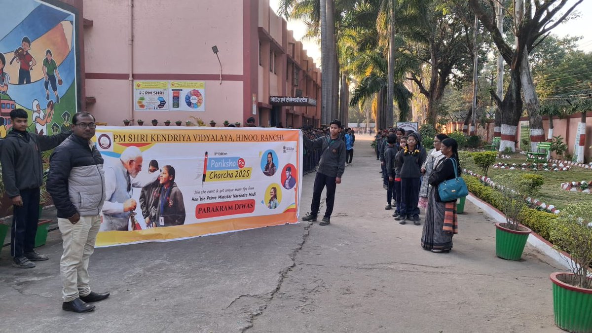 kvhinoo2ranchi's tweet photo. #PPC2025 #marathan PPC2025 @EduMinOfIndia @KVS_HQ @KendriyaRanchi @KvsRanchi Marathon run is conducted as the awareness campaign on pariksha pe charcha in K V Hinoo 2nd shift Ranchi. https://t.co/iEXjZxXuS6