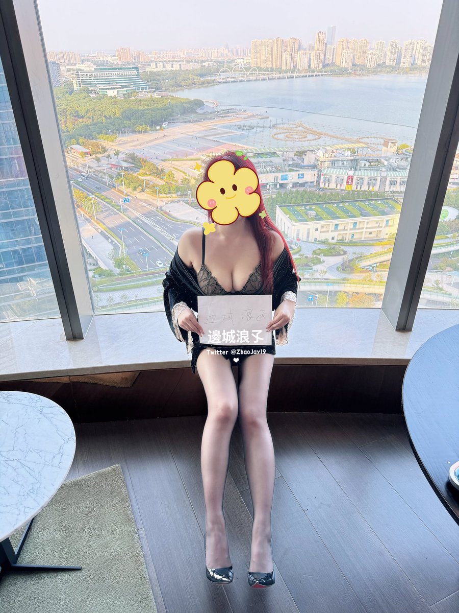 🤣在客厅沙发上做的时候 窗外发现蜘蛛人，夫人更加兴奋了，叫的声音更大！不知道听见没~ 正常能从外面看到里面么？是不是蜘蛛人都习惯了 经常看到这种场景？

#苏州 https://t.co/PC9O8B2jfP