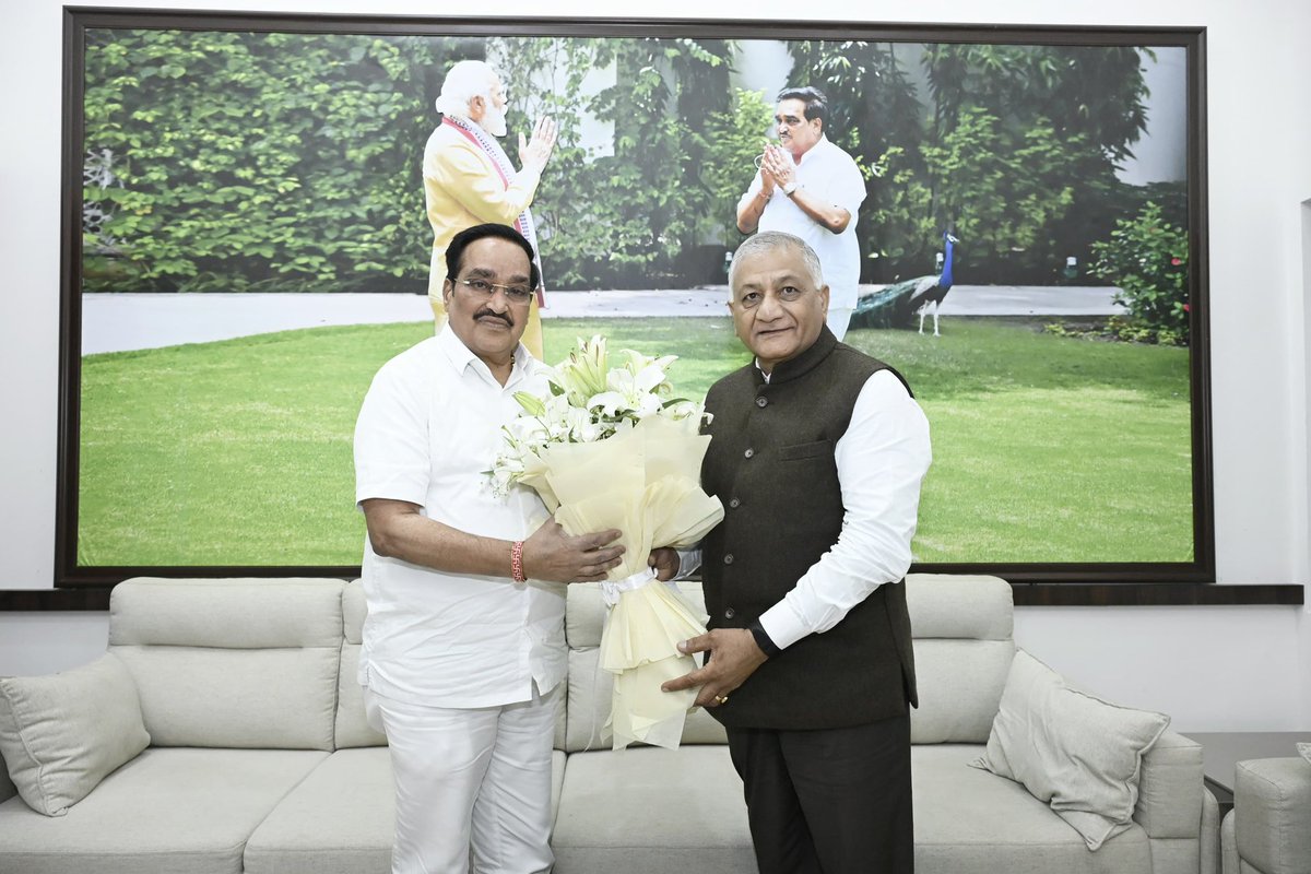 आज मिज़ोरम के महामहिम राज्यपाल श्री वी. के. सिंह जी ने शिष्टाचार भेंट की। उनकी नेतृत्व क्षमता और व्यापक अनुभव मिज़ोरम को प्रगति के नए आयाम देने में सहायक सिद्ध होंगे।