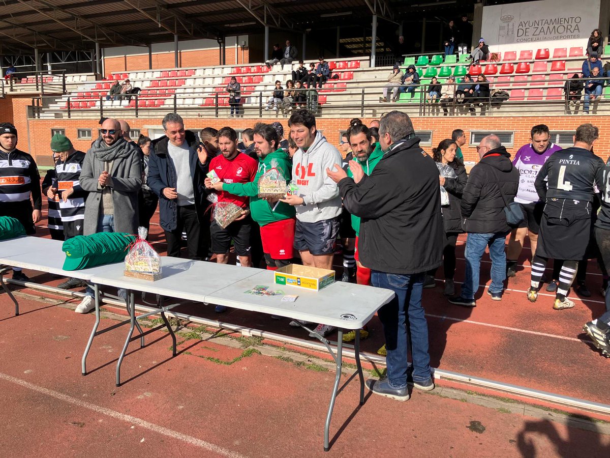 Desde Zamora Rugby queremos agradecer el apoyo y la implicación del <a href="/AytoZamora/">Ayto de Zamora</a> y su concejal <a href="/ManuelAlesander/">Manuel Escribano</a> , de la <a href="/dipuzamora/">Diputación de Zamora</a> y de la Ciudad Deportiva de Zamora y sus técnicos y trabajadores.
Esto sin el apoyo de las instituciones es imposible.
Esto solo ha hecho que empezar