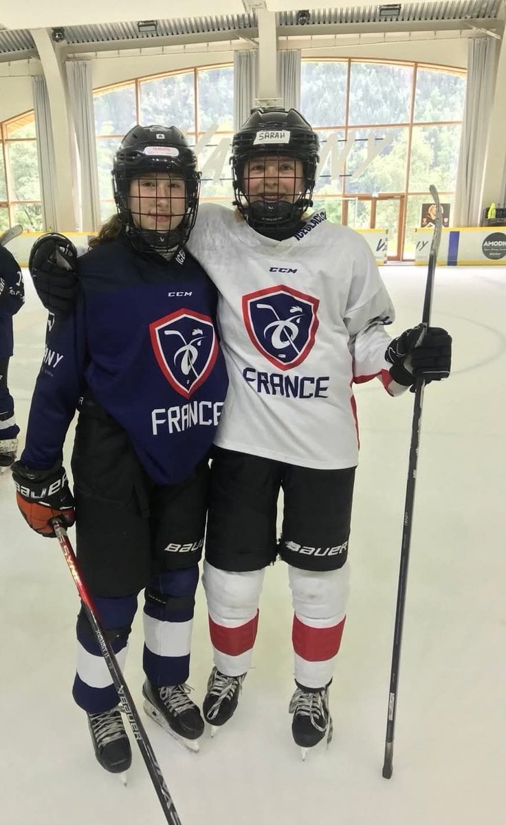 Félicitations à Isabella et Sarah pour leur convocation avec l'équipe de France U16  🧡 Isabella, partie à Amiens, prendra part au stage et à un match face à la Hongrie début février.
Sarah, désormais à Meudon et qui n'est que U14, est remplaçante. #fier