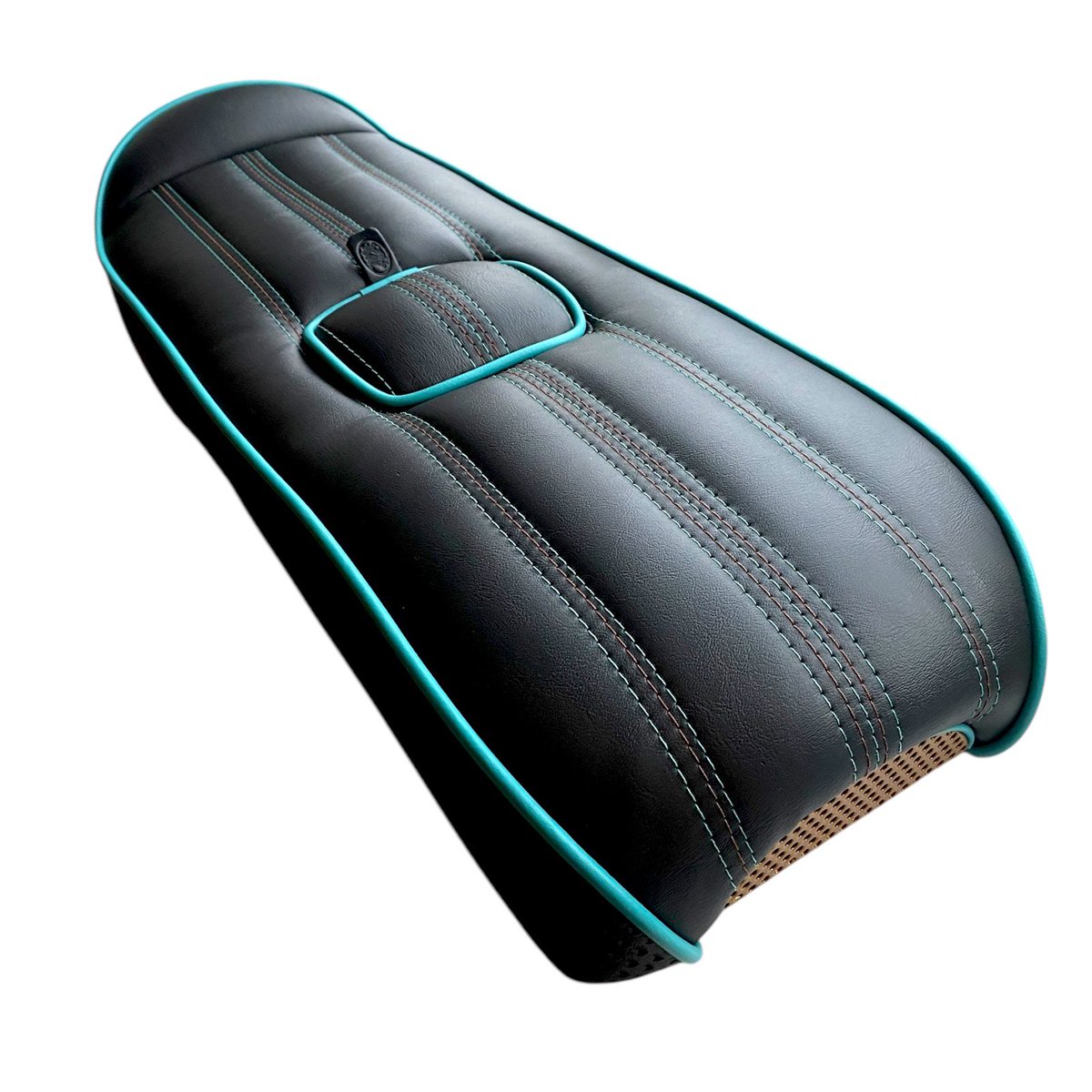 ScootsSoul's tweet photo. Special Offer on this Dual Bentley Lambretta Seat - Piping in GP Blue with Pale Gold Grill https://t.co/CSDAq9AJk8 https://t.co/fmvYEHVgSm